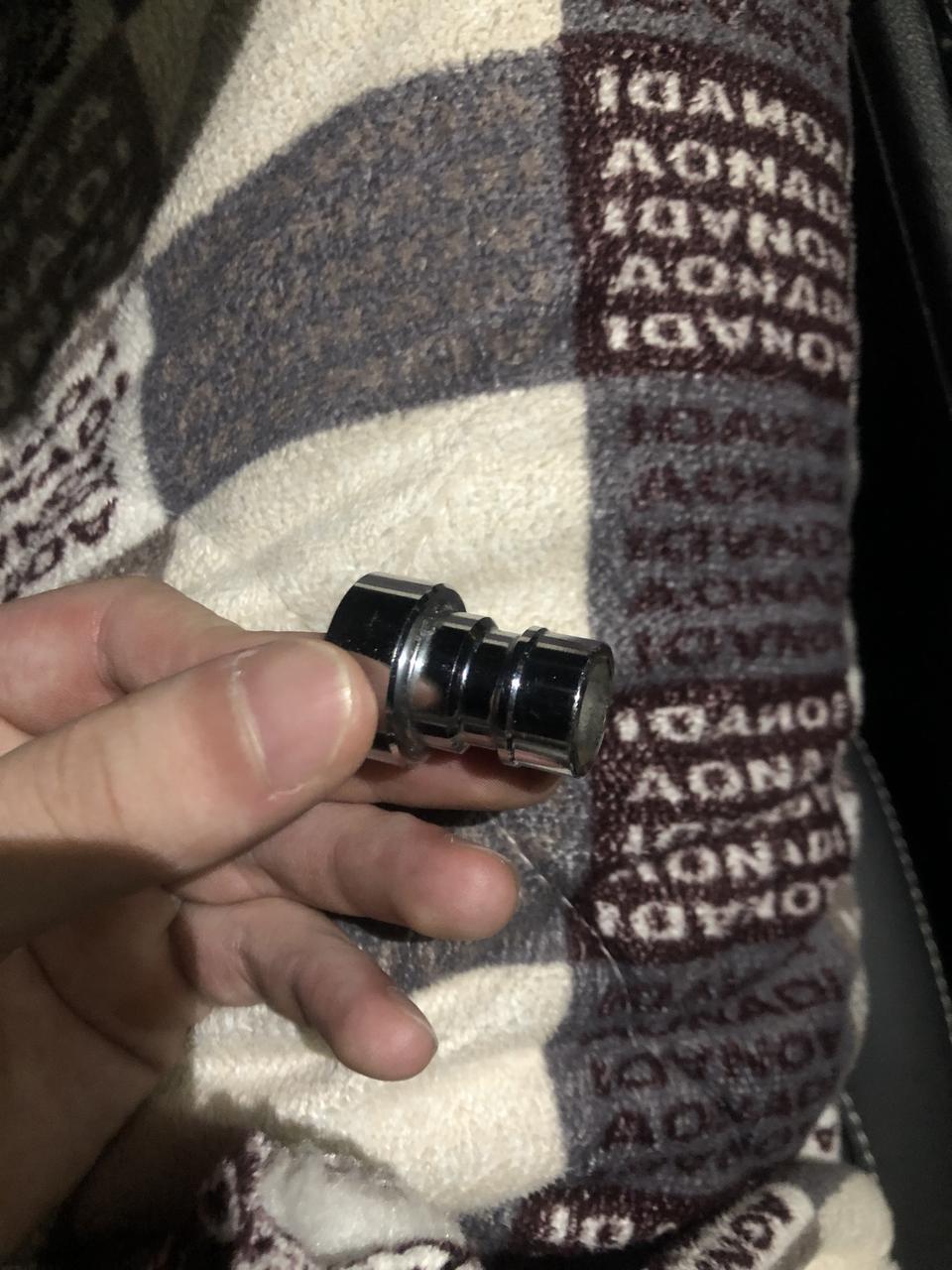 凌渡-今天洗车的时候左前轮掉下来一个这样的东西 像是一个螺母 找半天不知道是哪里掉的 不是轮毂上面的 不懂问一下车友们这是什么 掉了会不会有安全隐患？