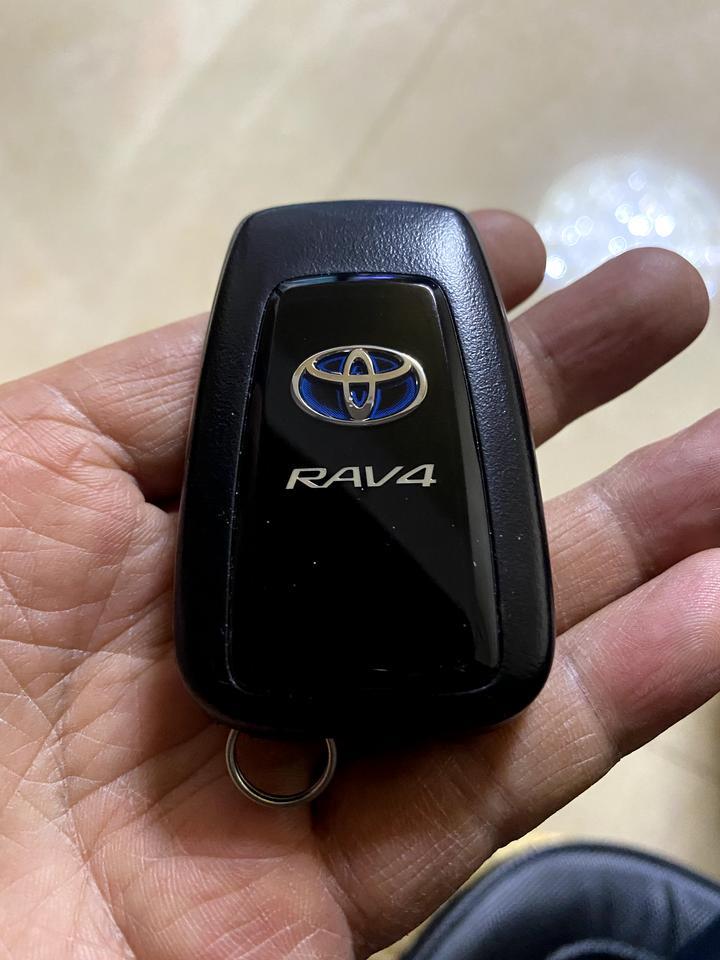 rav4荣放-谁能告诉我荣放车机能不能另装App，怎么装？另外说明书上说本机可以连接行车记录仪，但没有具体说明，有哪位知道车机怎么连接行车记录仪？原车这个大屏不利用起来实在是浪费，原车功能太简单了。