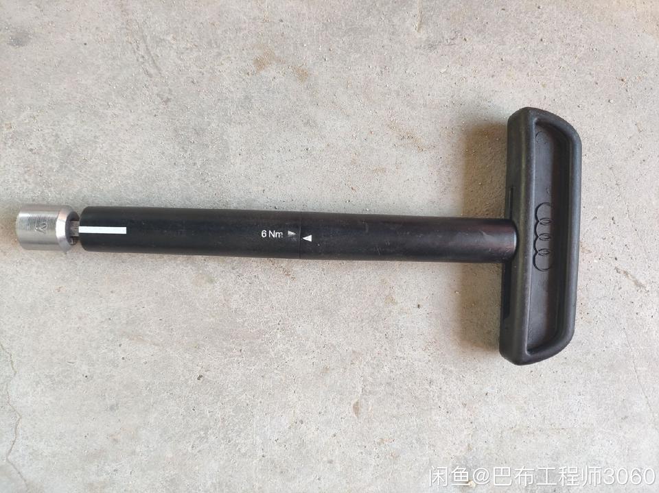 奥迪q5l-谁有不用的q5的行李架套筒啊