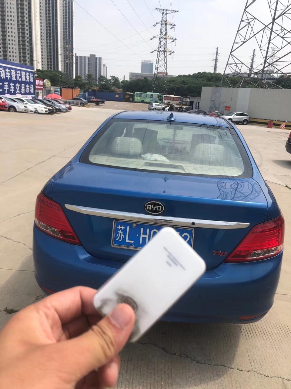 大家好！   比亚迪速锐，2013款，自动，出现sⅴs故障灯时，挂档开不走，当sⅴs故障灯不亮就可以走，什么原因，   谢谢！