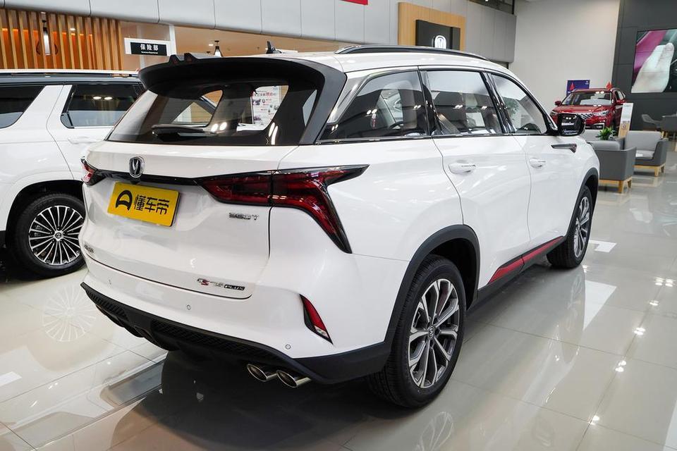 长安cs75 plus-75plus后面扰流板是碳纤维吗？(图中后尾高位刹车灯黑色部分)