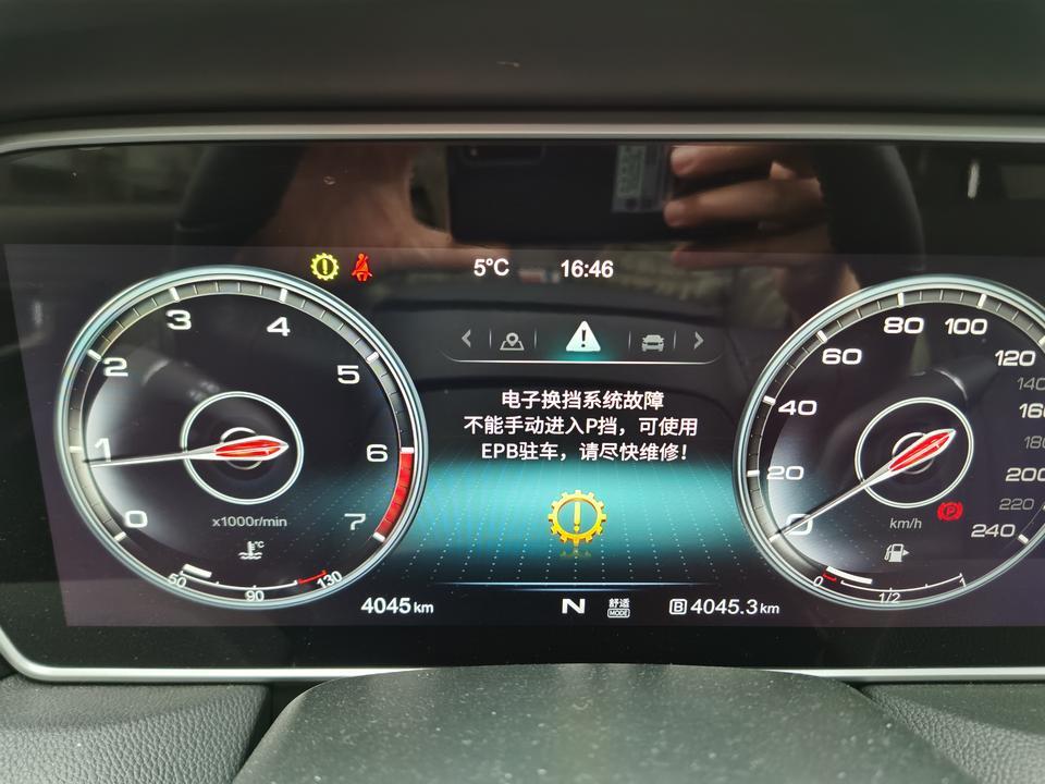 红旗hs5-求大神。这是什么问题。刚4000公里。首保还没做。总出问题！真是愁人。