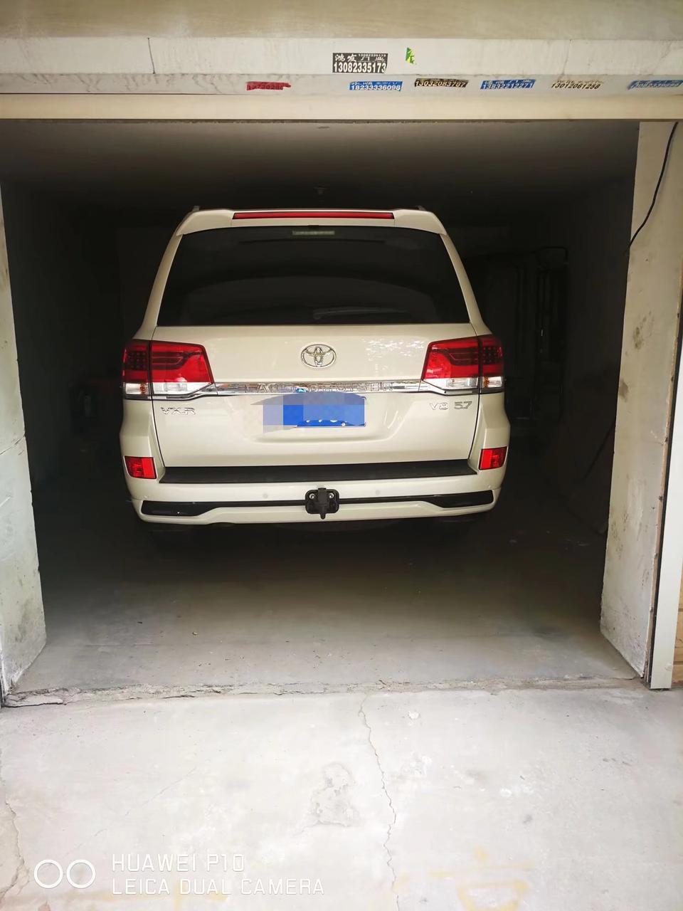 兰德酷路泽(进口)-想问问大家 5700 VXR有没有底盘升降 怎么用啊 今儿进车库吧车顶蹭了下 心疼坏了 图中这款