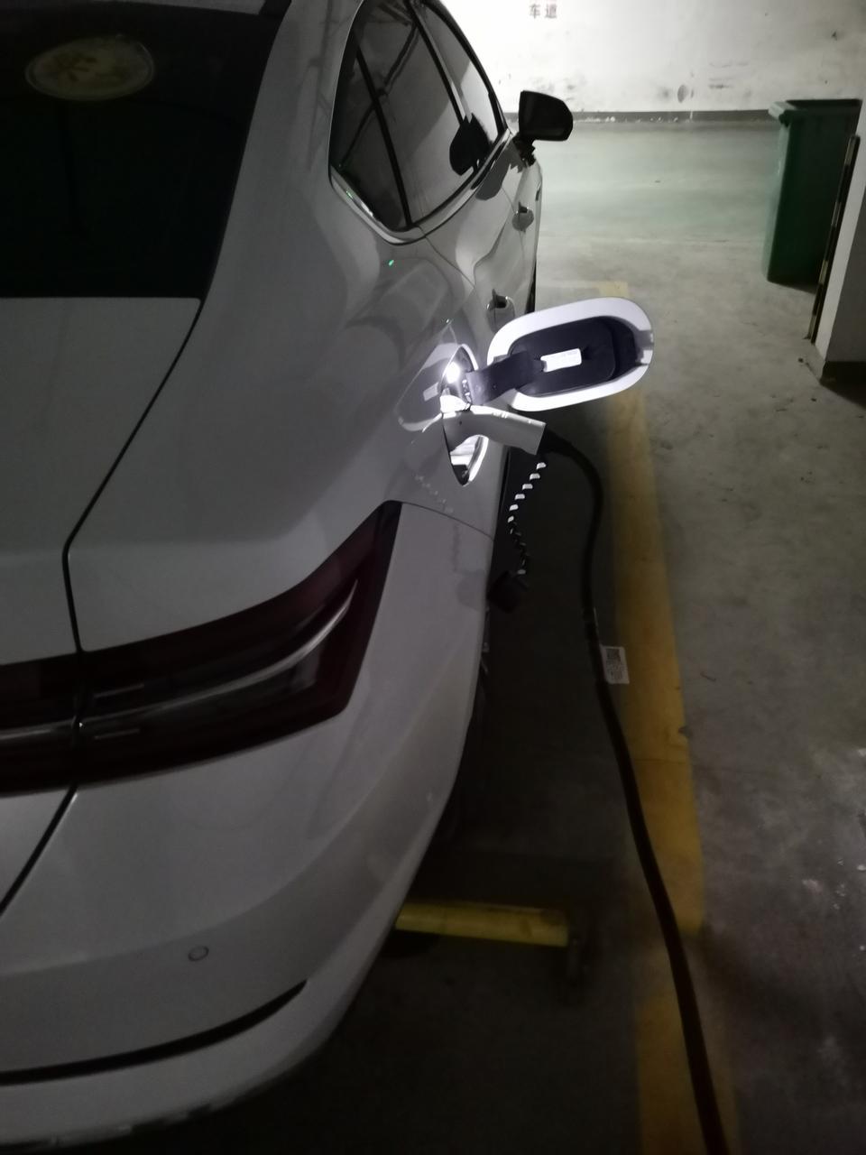 秦pro ev-我去年十一月提的最低配秦proev，14.99万哪一款，问问大家中控台都有异响吗？我路颠一点点就异响巨大，好烦啊。是不要去四儿子店看看？