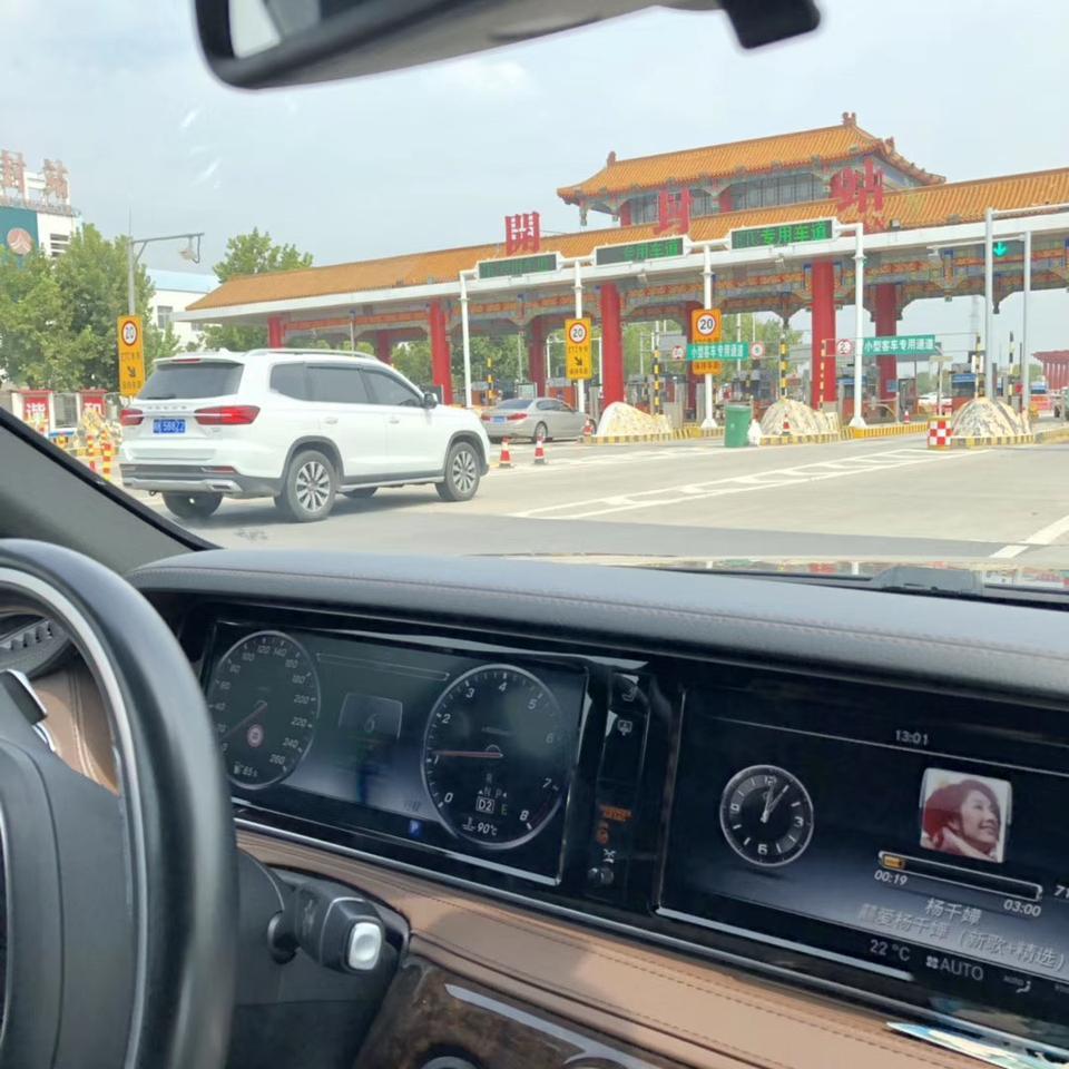 奔驰s级-只看到这个 是个什么车？