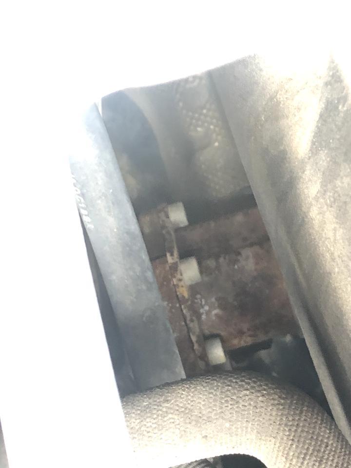 奥迪a6l-喂什么我车头引擎盖这生锈了，才开了两年