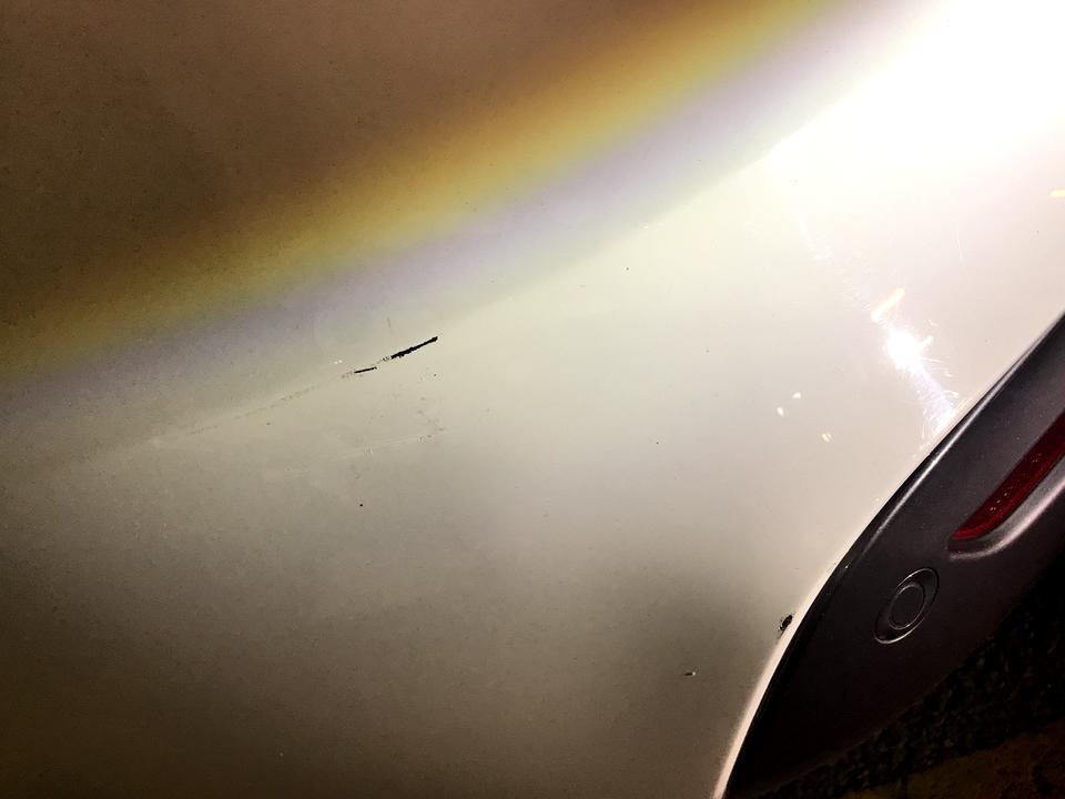 宝马3系gt-宝马3gt被对方车刮到，对方全责，说私了给我400块，求助下车友们看看划得来吗？