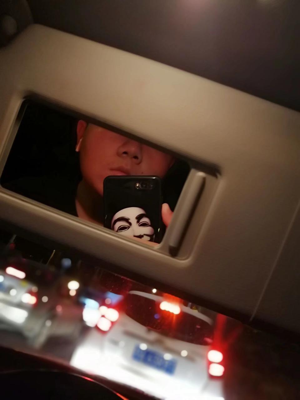 本人九零后 男 因为目前的车子后期维护费用比较高 想买个代步车 在考虑风神奕炫 1.0T带L2的顶配 目前在纠结颜色… 红色还是灰色…