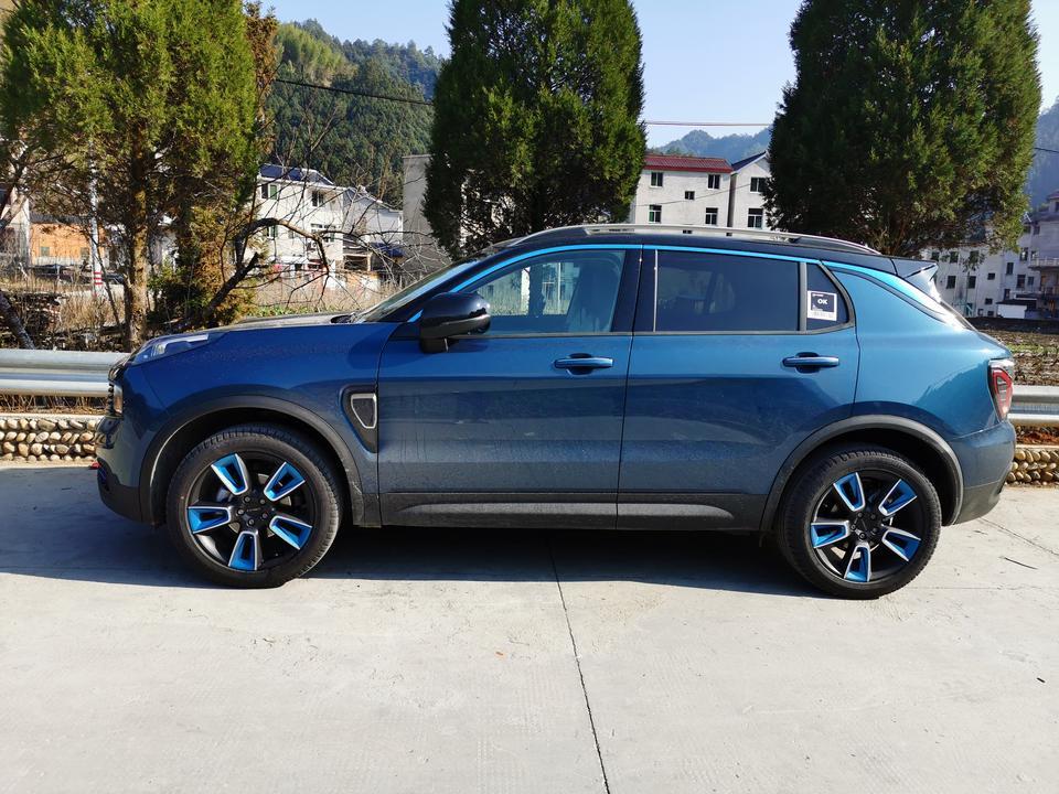 领克01-我2019.12.25提的车,耀 P ,刚开始 APP 好好的,油耗、里程和车辆位置等信息更新挺快。但是1月1号之后就完全不更新了,不知道啥情况,现在都2月了,显示的信息还是1月1号14点前的。卸载重新安装过好几次都这样,我手机是华为 P 30 P ,以为是手机的问题,换我老婆的苹果 X 登录也是一样。不知道有没有出现跟我一样情况的?到底是哪里的问题，可知道解决办法？