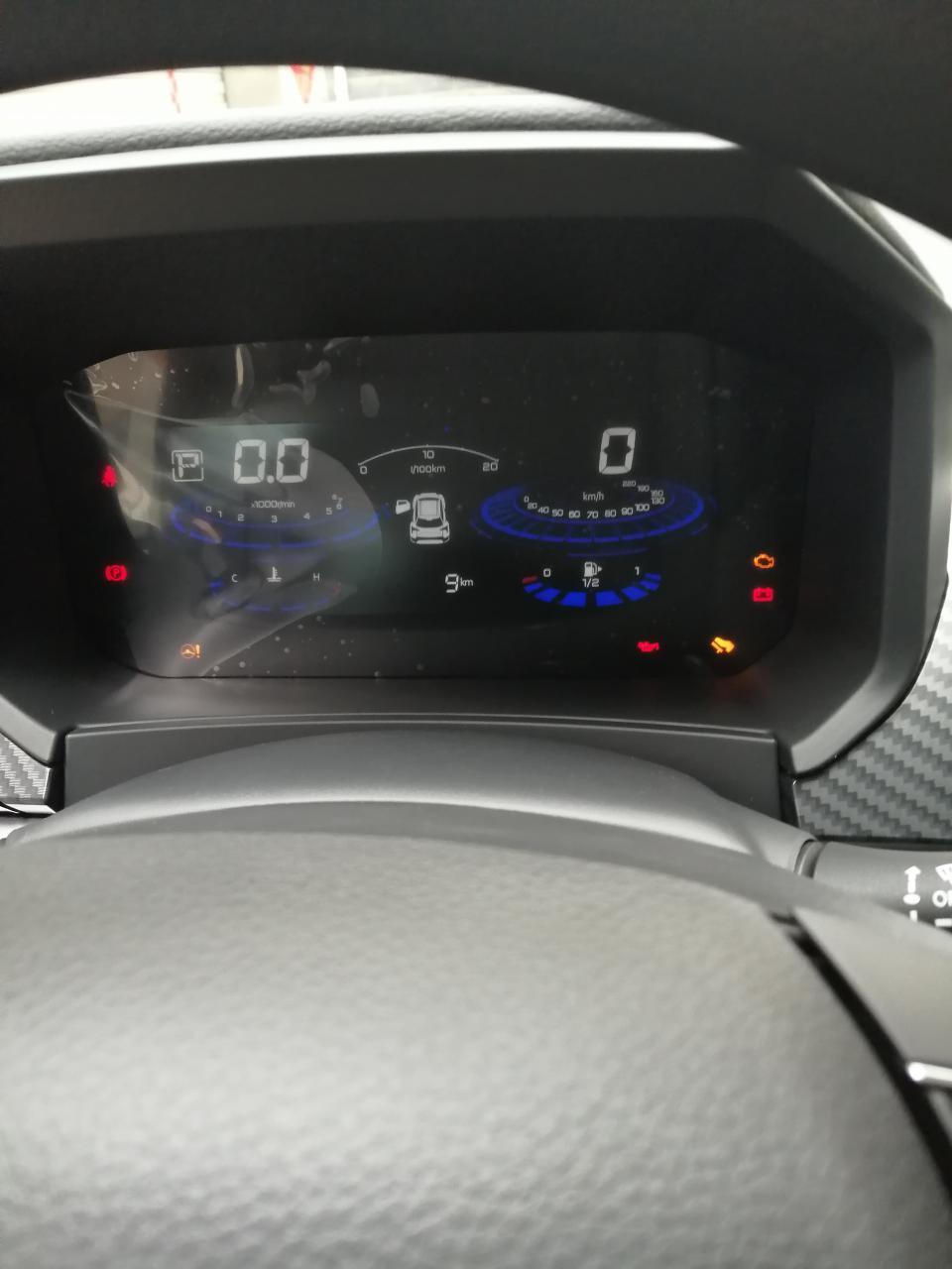 启辰t60-今天刚提车，才发现后轮上面没有内衬，走在石子多的路上轮胎带起来的石子打在车上噼里啪啦响的厉害，车友们有没有解决办法？