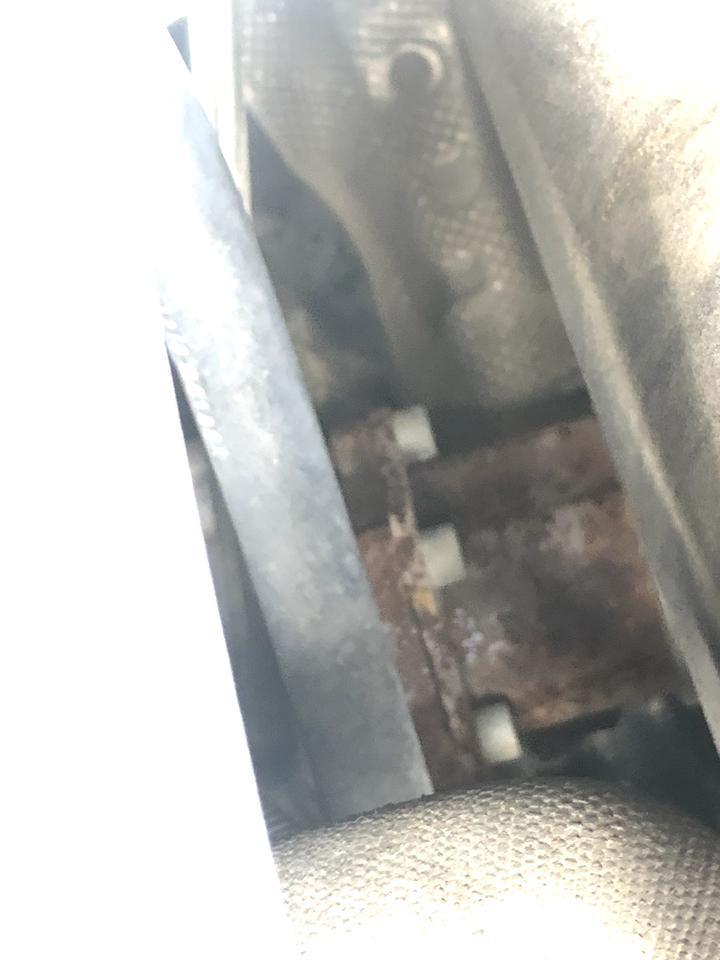 奥迪a6l-喂什么我车头引擎盖这生锈了，才开了两年