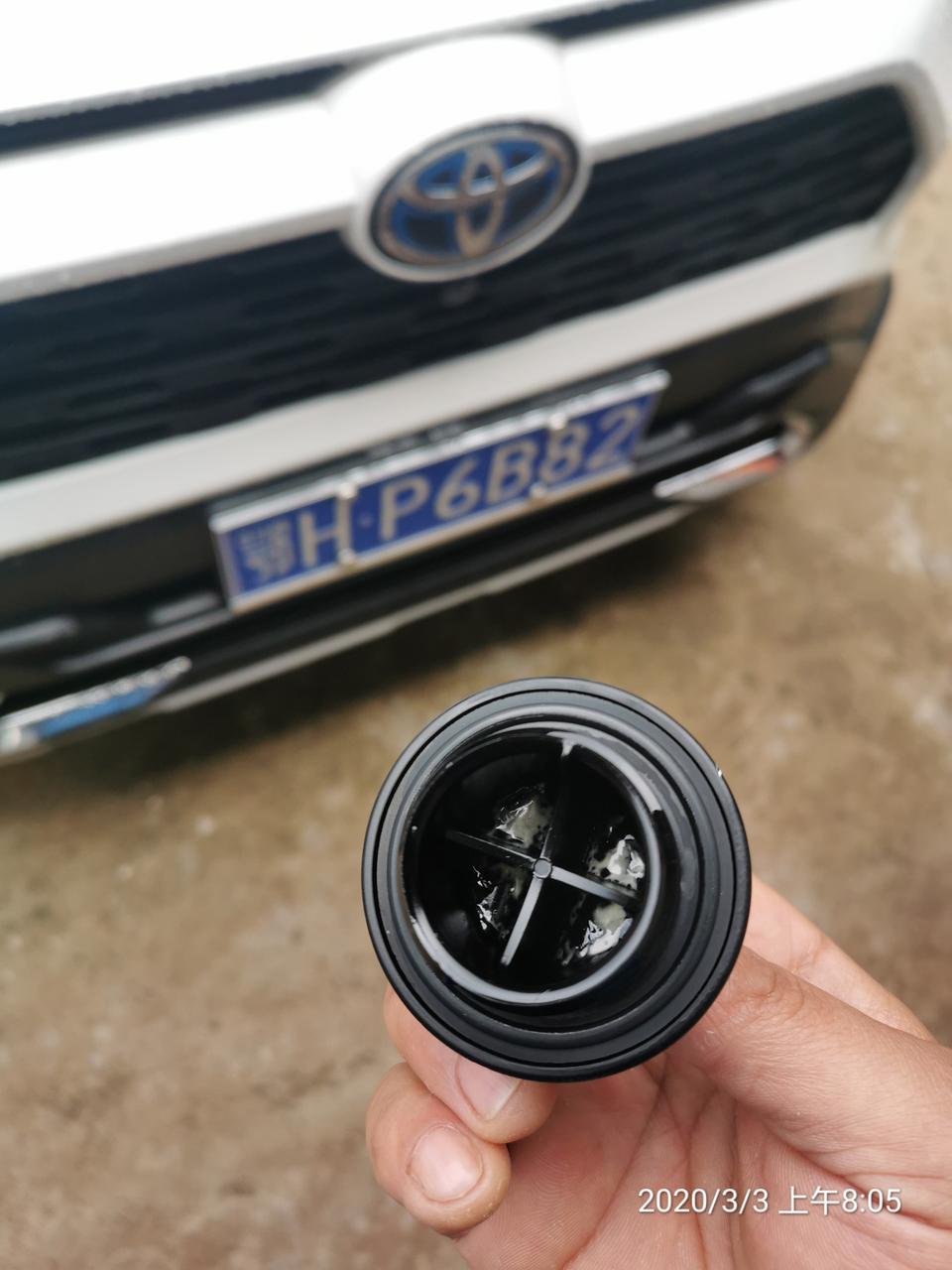 rav4荣放-问题大吗?刚发现，才跑了700多公里，机油盖上有白色油膏，机油也多。