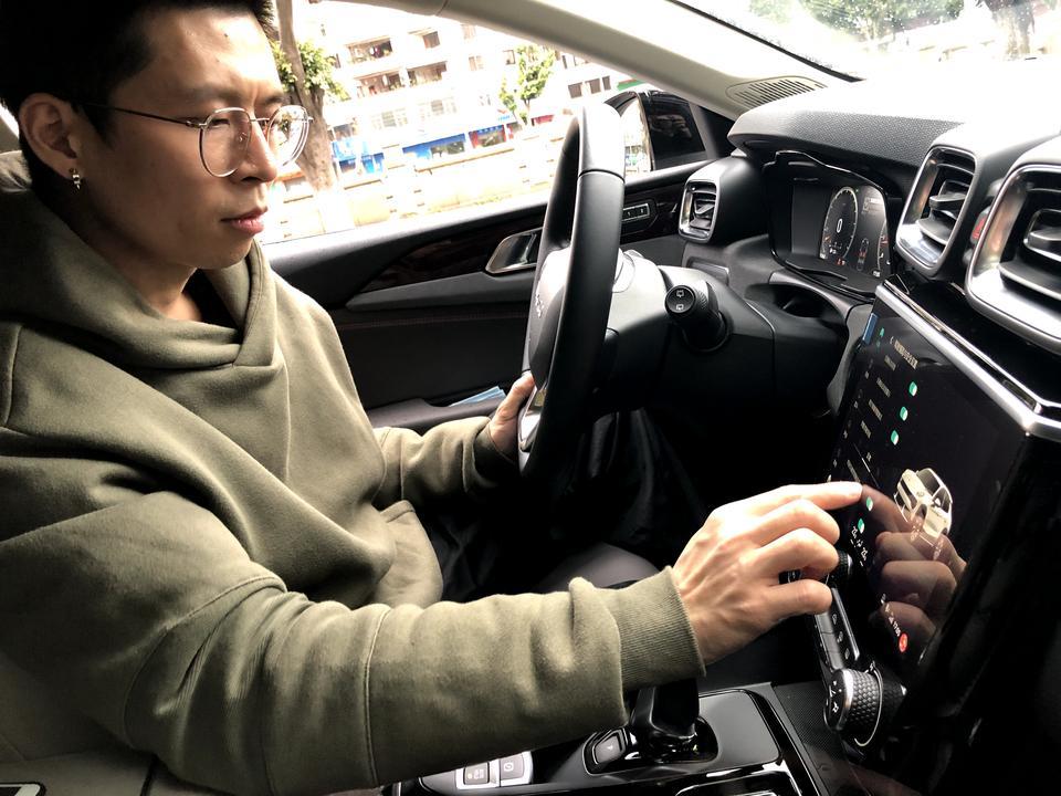 圈里有没有正在考虑领克02/03的车友？

最近看那些销售的直播看腻了吧？想了解真实车主评价的吗？

明天我开个直播，给一些建议和解答！有兴趣的话点个赞呗