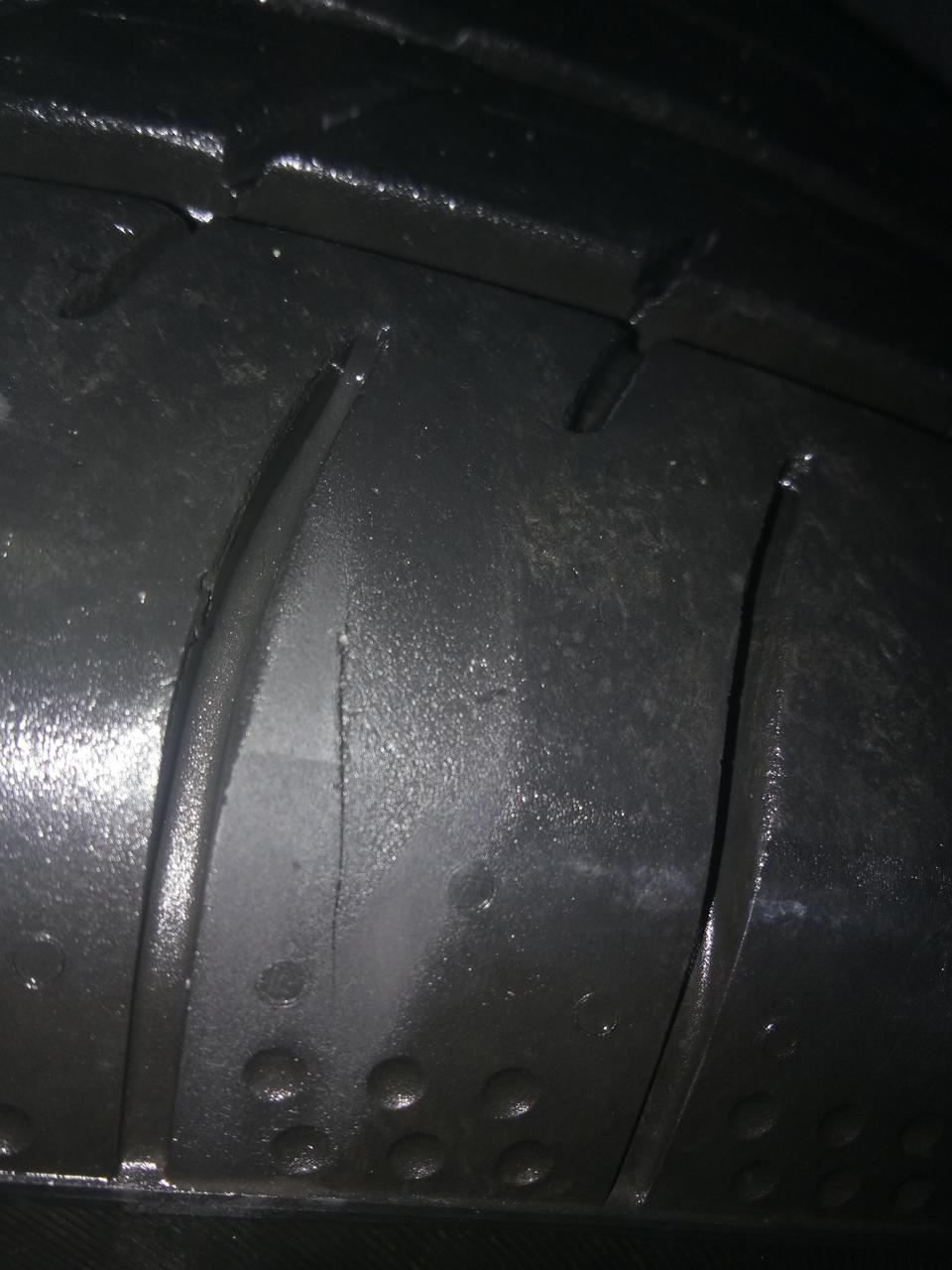 雷凌-轮胎被划了一刀    ，不知道要不要紧啊