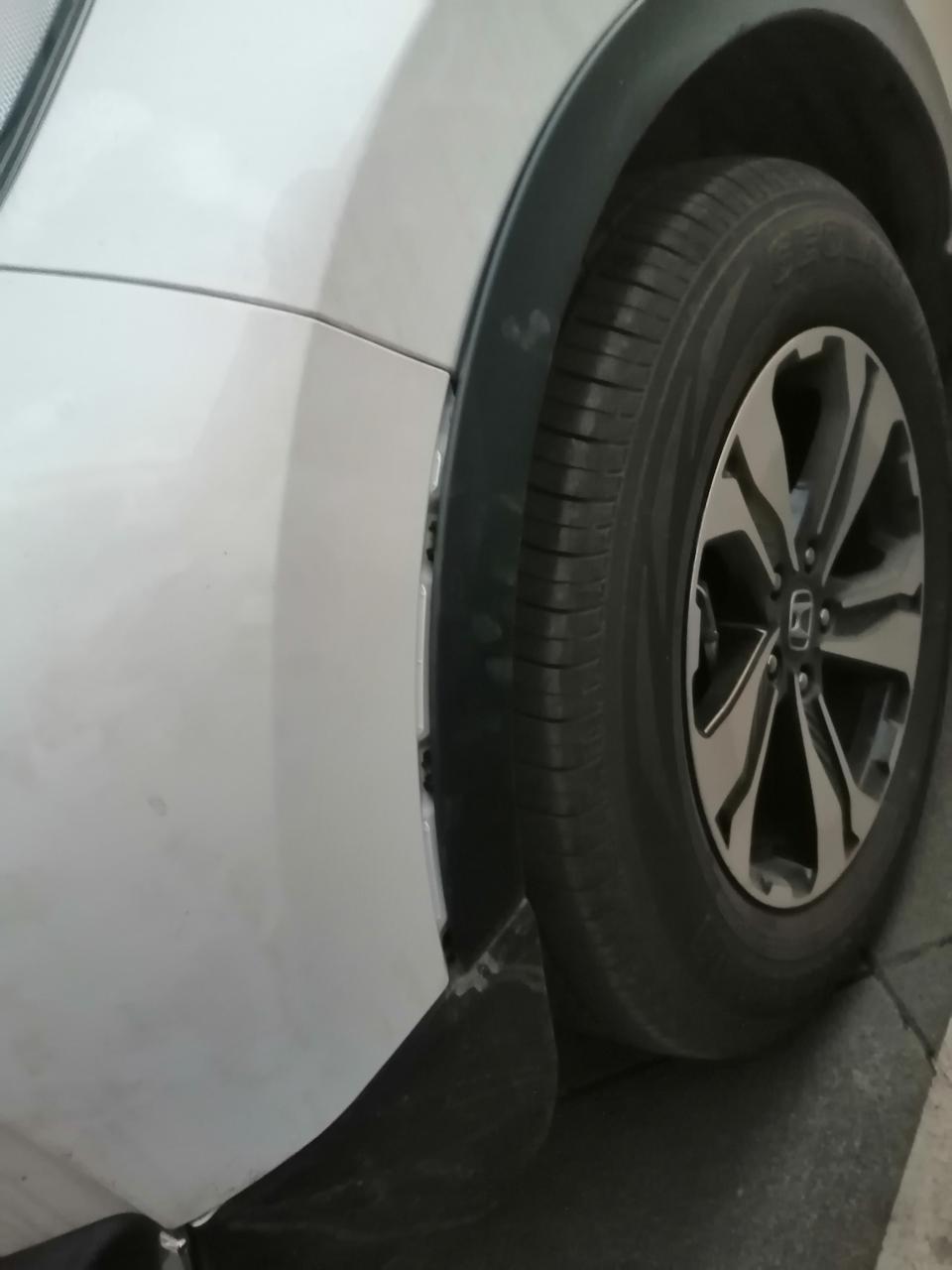 本田cr-v-停车时撞上石头了  修要要好多钱呢