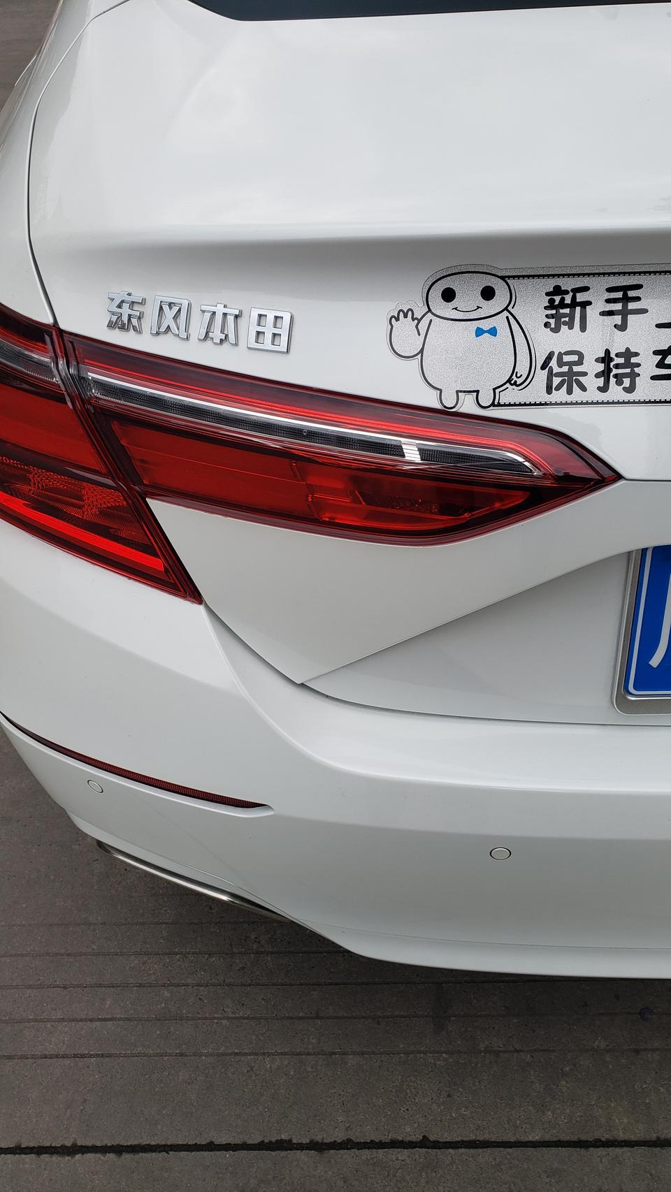 inspire-求助，有车友后尾灯损坏过吗？车还没首保，三个多月了，才1900㎞，之前给四儿子报备了，光说了延迟到疫情后，也没给准确的标准……而且现在这边疫情已经二级响应了，所以准备就这两天去首保了，怕再晚一点四儿子店不认了……
那天车停楼下最靠后的一个车位，第二天去就看到尾灯裂了一道缝，气得不要不要的，也不知道是被哪个砍脑壳的鳖孙撞了的请问可以用胶水补一补先用着嘛？反正看着也不是很明显如果更换的话，有灯罩换嘛？还是只能更换总成？淘宝查了下650，不知道是不是原厂件，怕用用就发黄了也不知道四儿子店换一下要