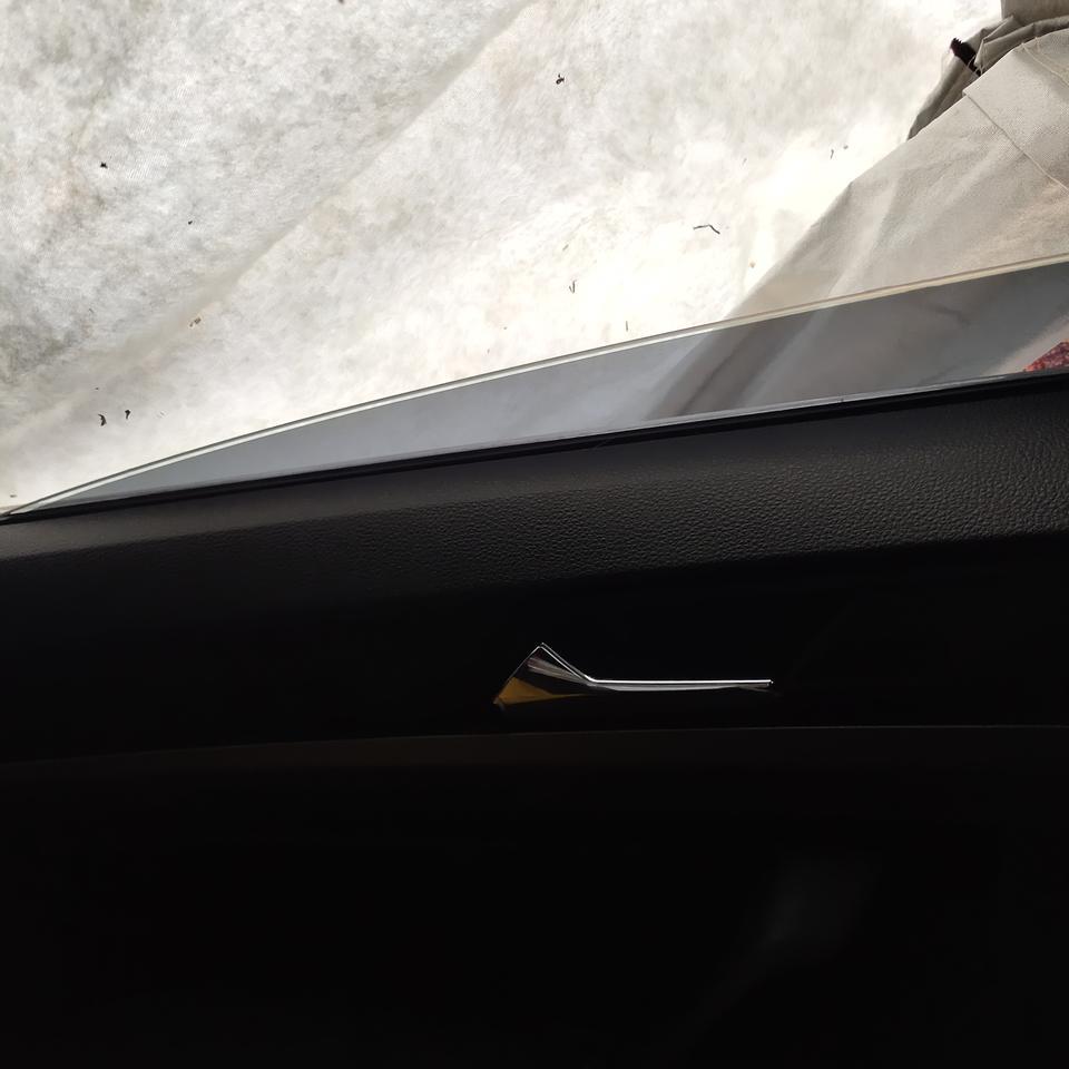 朗逸后面两个玻璃都降不到底低吗