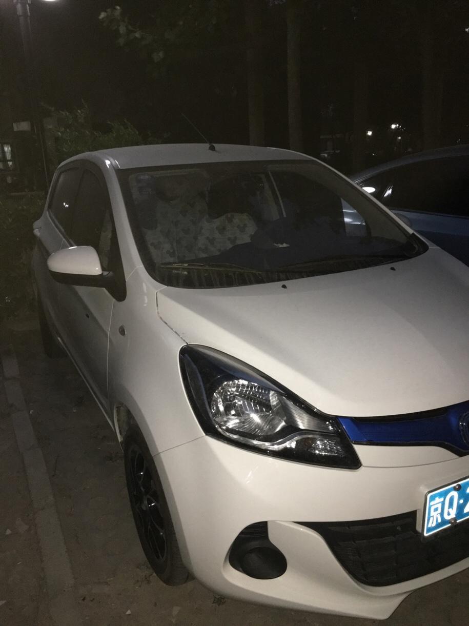 奔奔EV前大灯亮度如何？