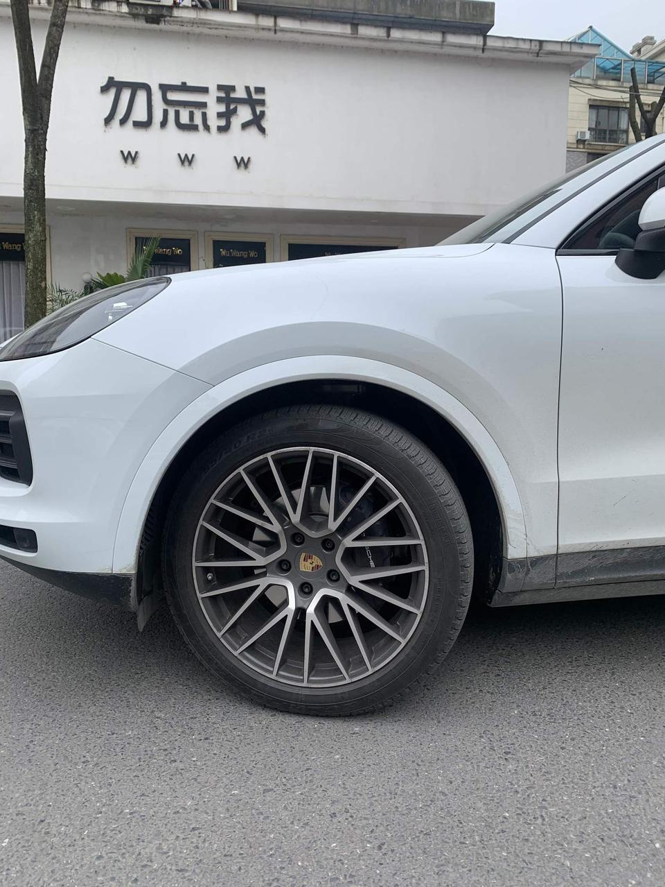 cayenne-想给新车卡钳喷个颜色 多少价位在合适的区间？新车喷卡钳颜色合适嘛 会不会有什么不好的地方 汽车城说有点深小白怕被坑了 谢谢大佬