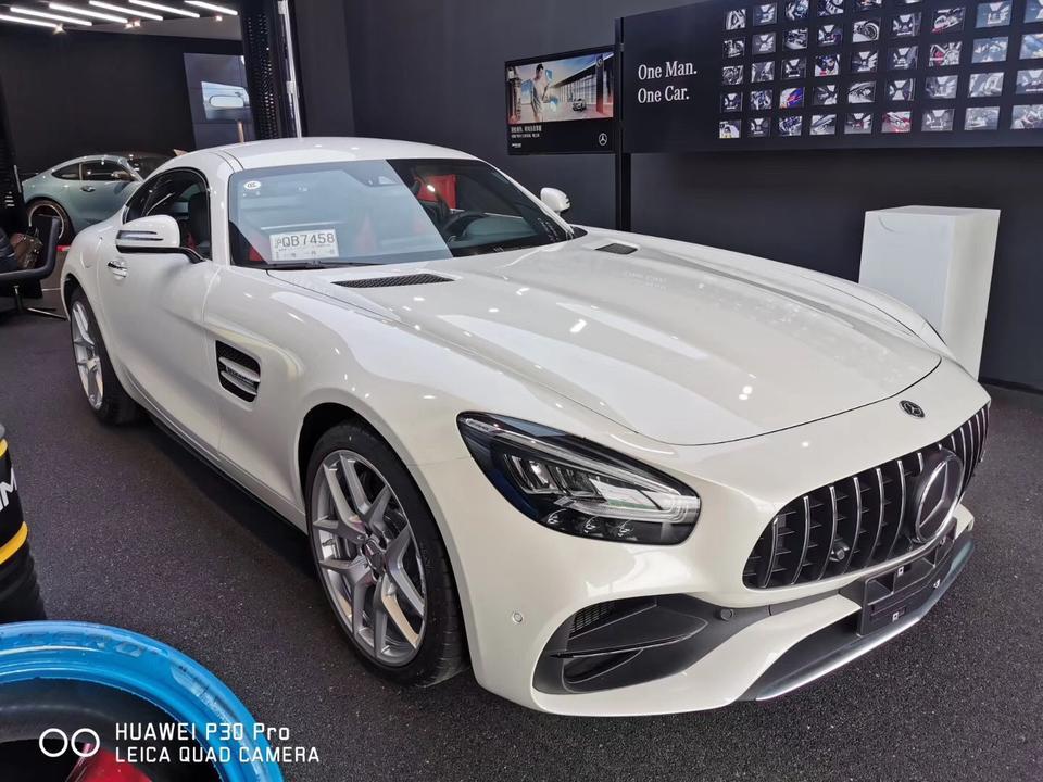 amg gt-AMGGT入门级的尾翼可以关闭自动升降吗？
