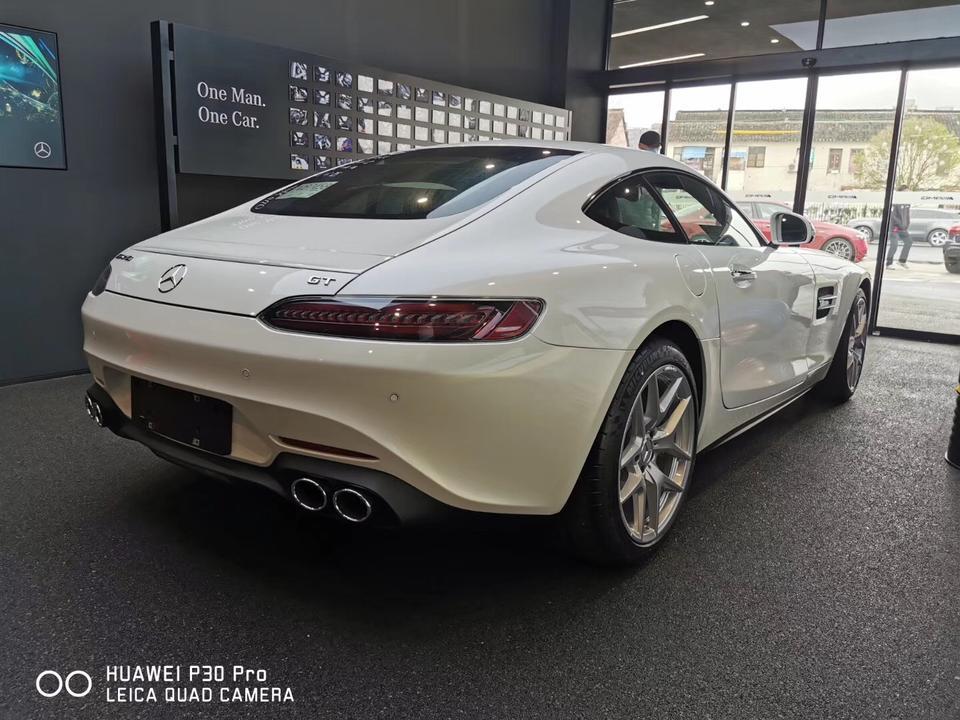 amg gt-AMGGT入门级的尾翼可以关闭自动升降吗？