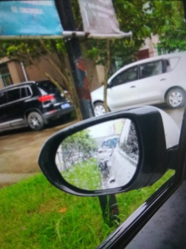 福特福睿斯后视镜怎样调节最合适？