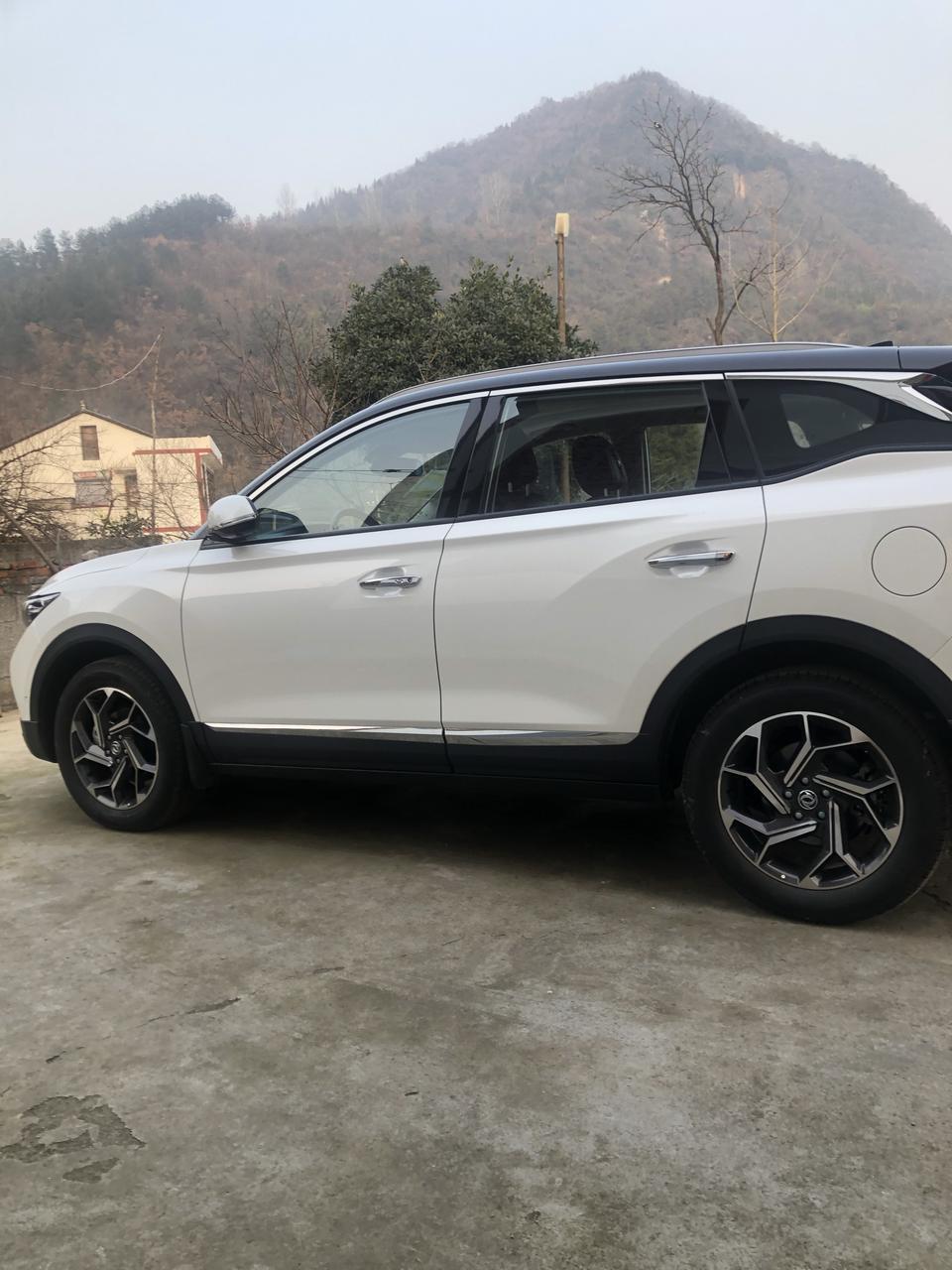 东风风神ax7 领航型 新车 启动了一会排气尾口 流水 每次启动一会就有 两个排气管都有水流出 是什么问题