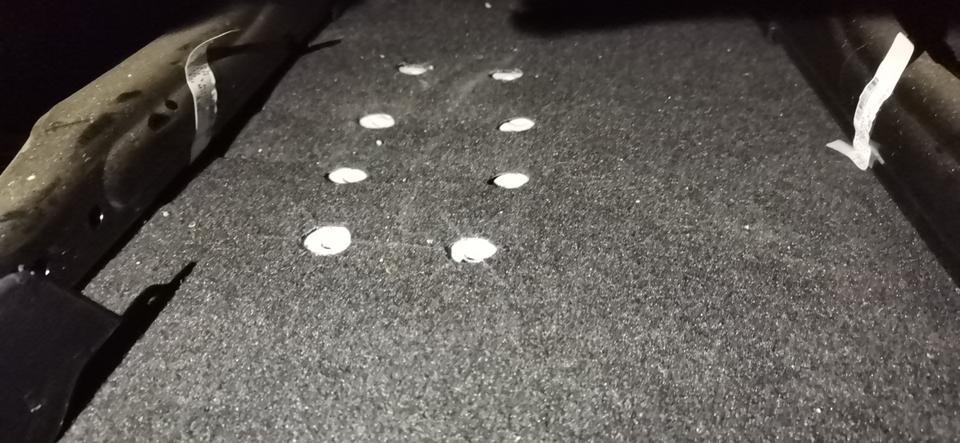 17款长安cs75后排中间座椅下面是什么