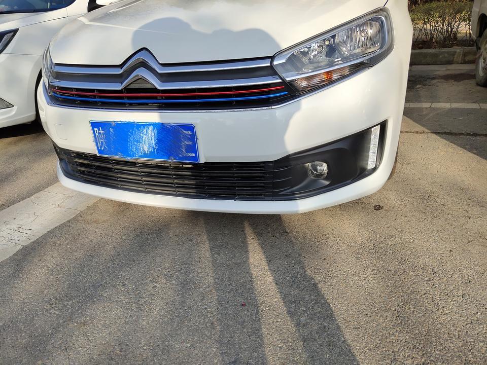 c4世嘉-18款1.6自豪，去年出了一次事故，当时纵梁折左边了去了，后来开起来总觉得车向左轻微跑偏，不是很严重，重新做了四轮定位，感觉作用不是很大。不用管还是该怎么办？请大神指教