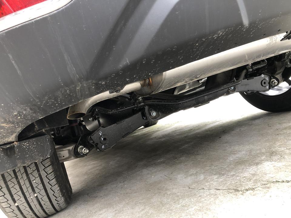 东风风神ax7 领航型 新车 启动了一会排气尾口 流水 每次启动一会就有 两个排气管都有水流出 是什么问题