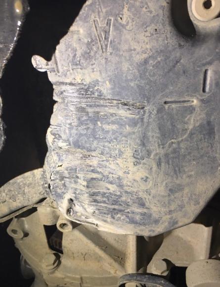 速腾-变速箱拖底油底壳变形用不用更换