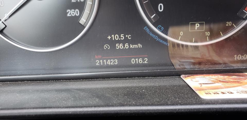 宝马5系-借的别人528开的，温度下面那个小时钟和56.6km/h啥意思，有知道的吗？