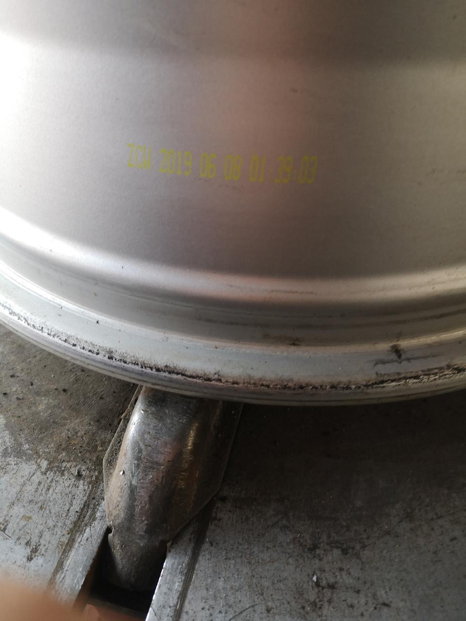19宝来，钢圈刮成这样了，修复一下，还能用吗？用不用换新的呢？