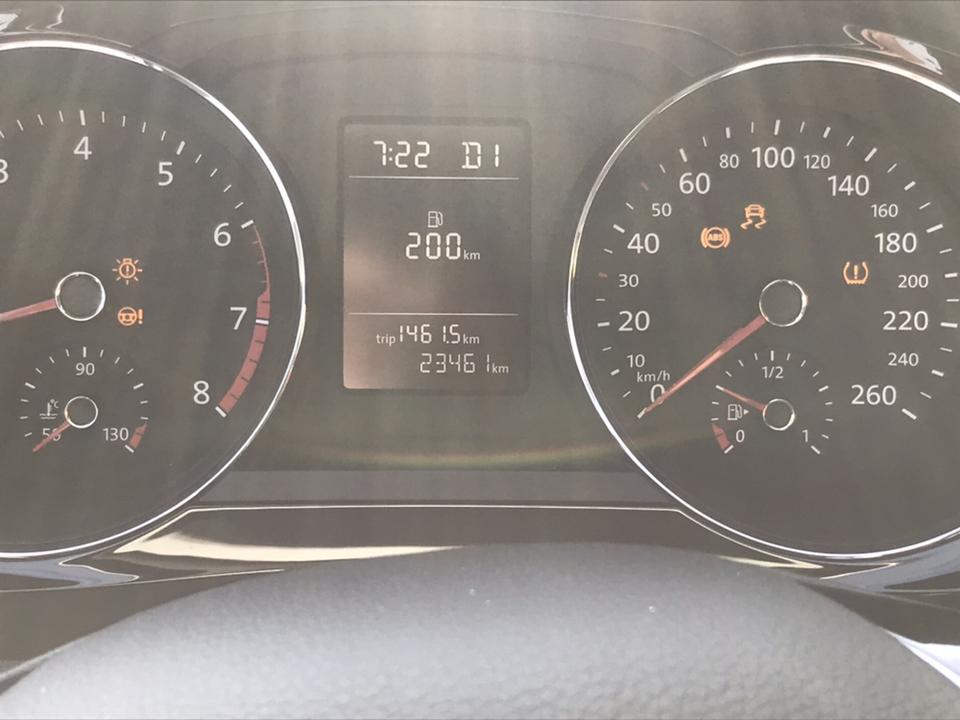 速腾的车，在打火的时候会有ABS、助力的黄灯，过一会儿消失。但是今天早上黄灯一直有，这是什么原因？哪里坏了？