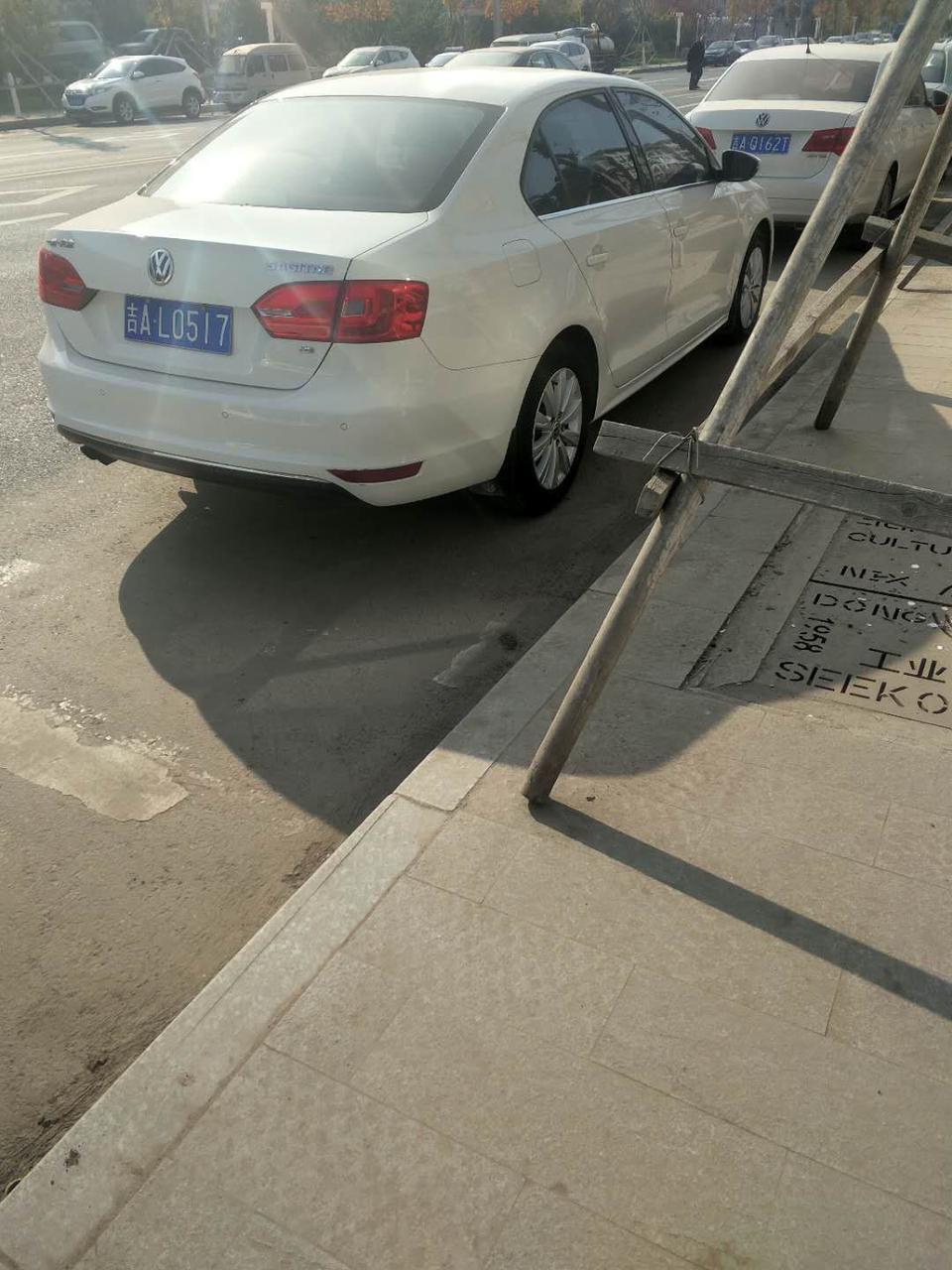 大众速腾180t自动舒适目前售价是多少？有优惠吗？内部都带什么配置？