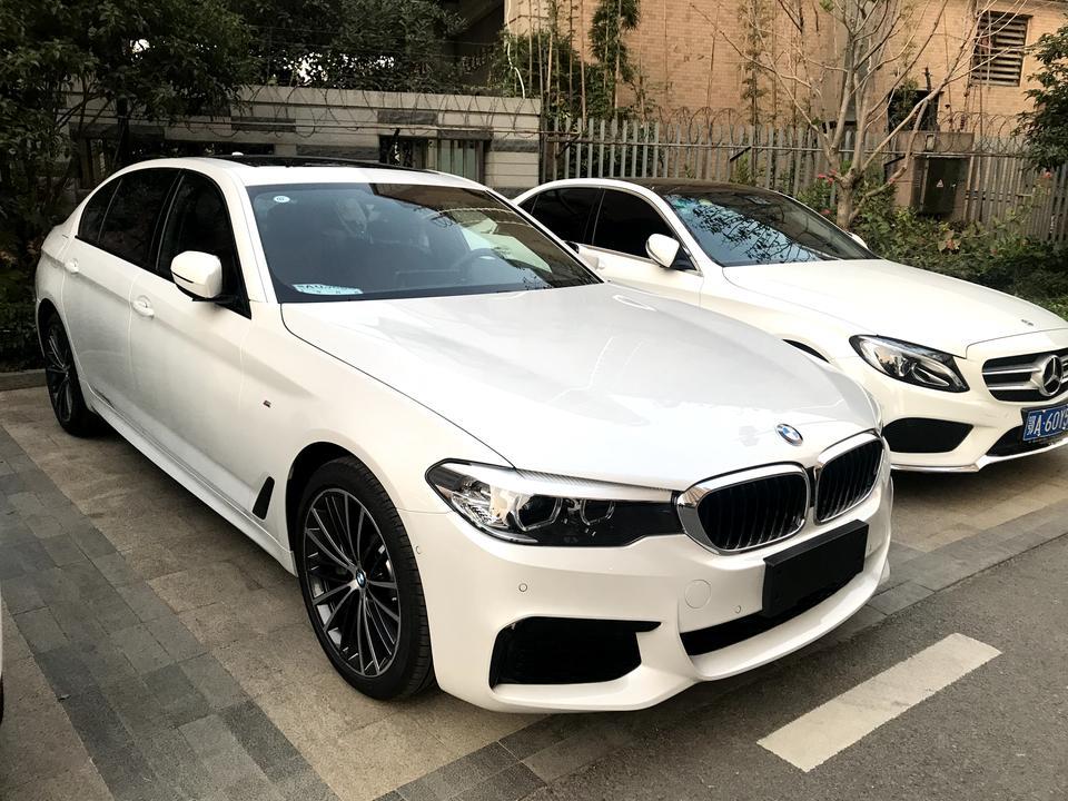 宝马5系-刚提的530Li，需要贴膜吗？感觉四门玻璃带色。