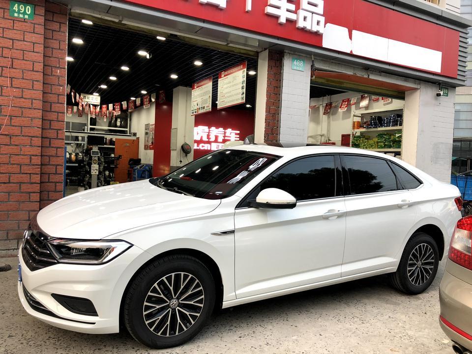 速腾1.2T提车开了半个月，行驶三百多公里没跑过高速，油耗在11个，请问大神们有什么好的法子让油耗降下来。车子的磨合期大概需要多久？
