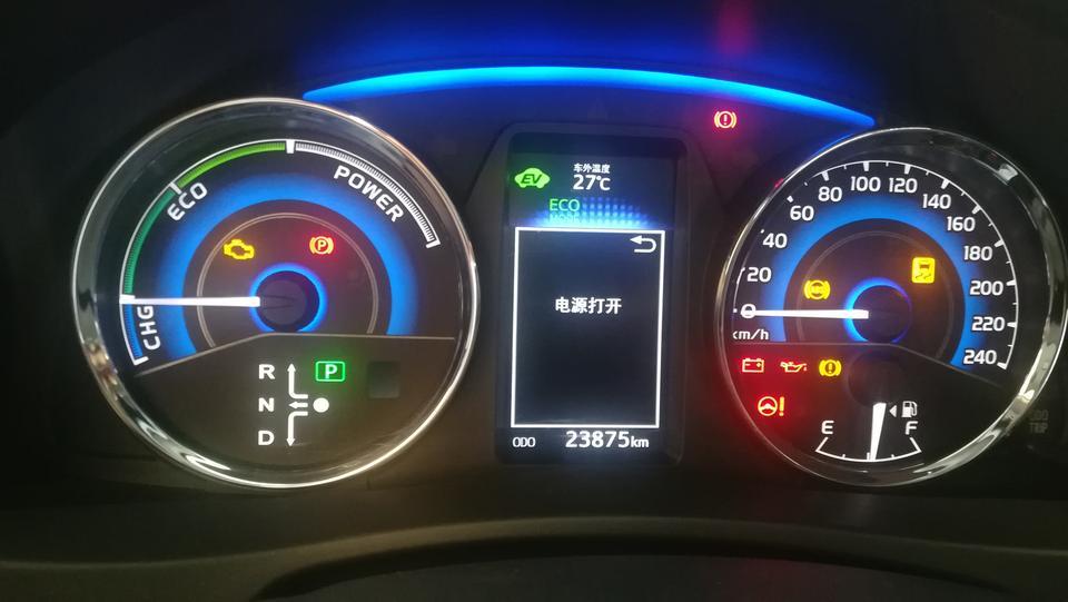 17款卡罗拉双擎。不踩刹车，第二次按启动健沟就这样。踩刹车再按启动健就正常。哪位大神解释下。这样正常吗.这一键启动要不要分两步。还是直接上车踩刹车波启动健