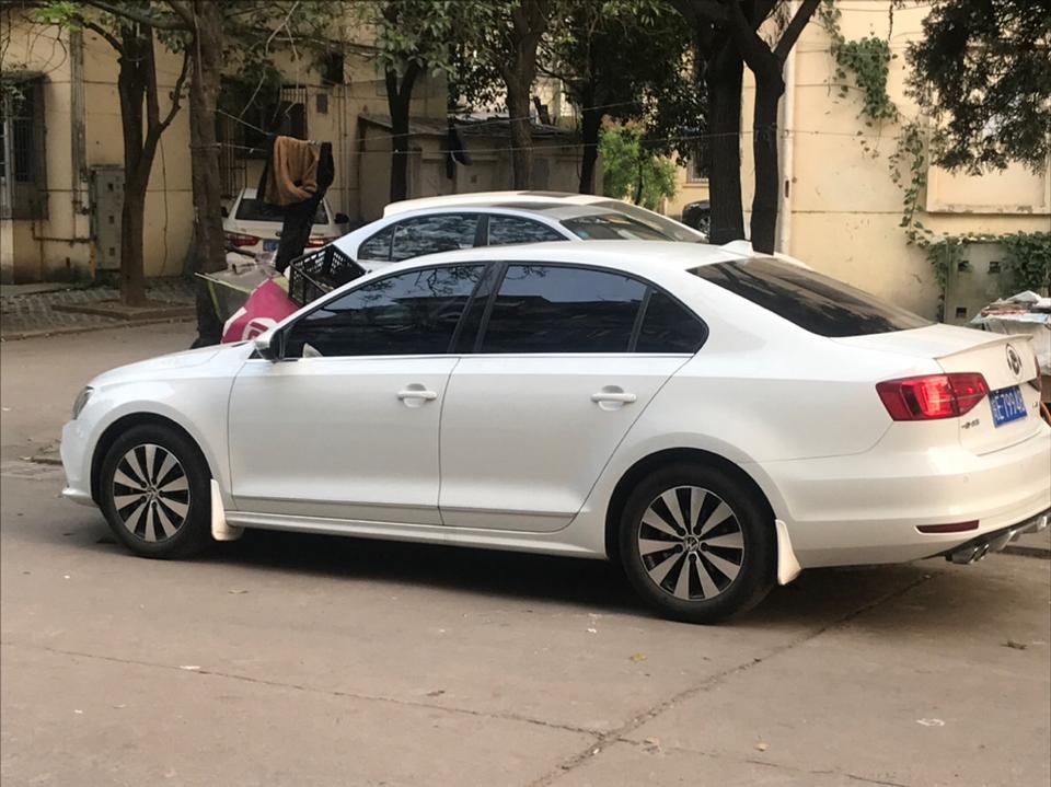 车友们知道速腾可以自动落锁吗？就是忘记关车门可以自己锁的！