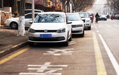 宝来-汽油灯报警了才加的油对车有影响吗