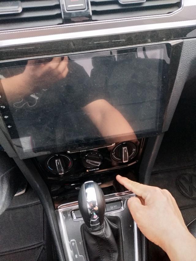宝来车里没有放碟的地方吗？只能用优盘下载吗？