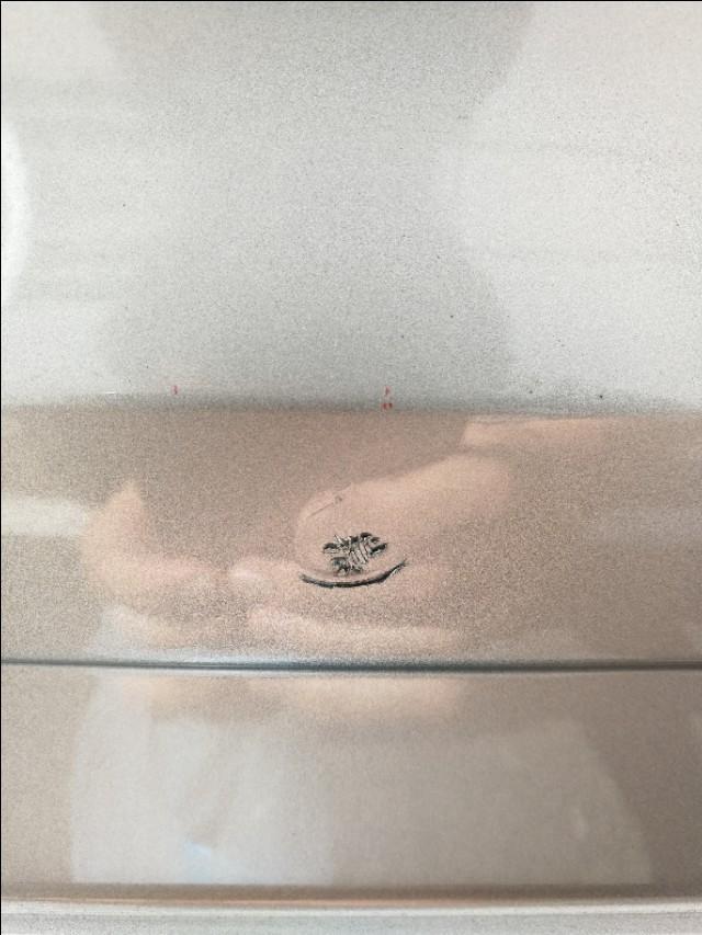 速腾-朋友们，8月2号提的车，昨天等红灯时，后保险杠塑料壳被后面出租车顶了一下，让他牌照螺丝印上几个印，不想全喷漆，想问一下其他解决办法有能有？