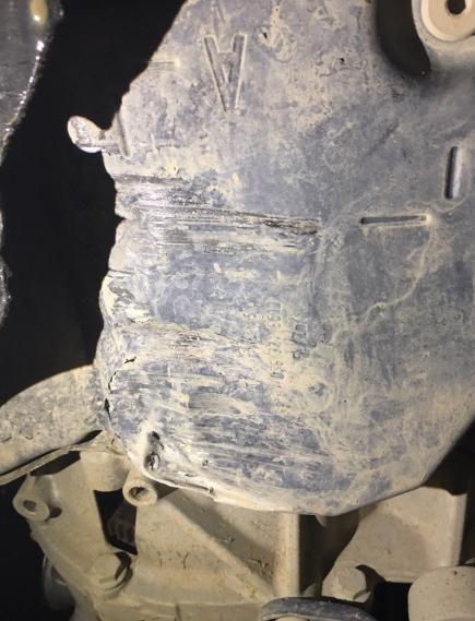 速腾-变速箱拖底油底壳变形用不用更换？