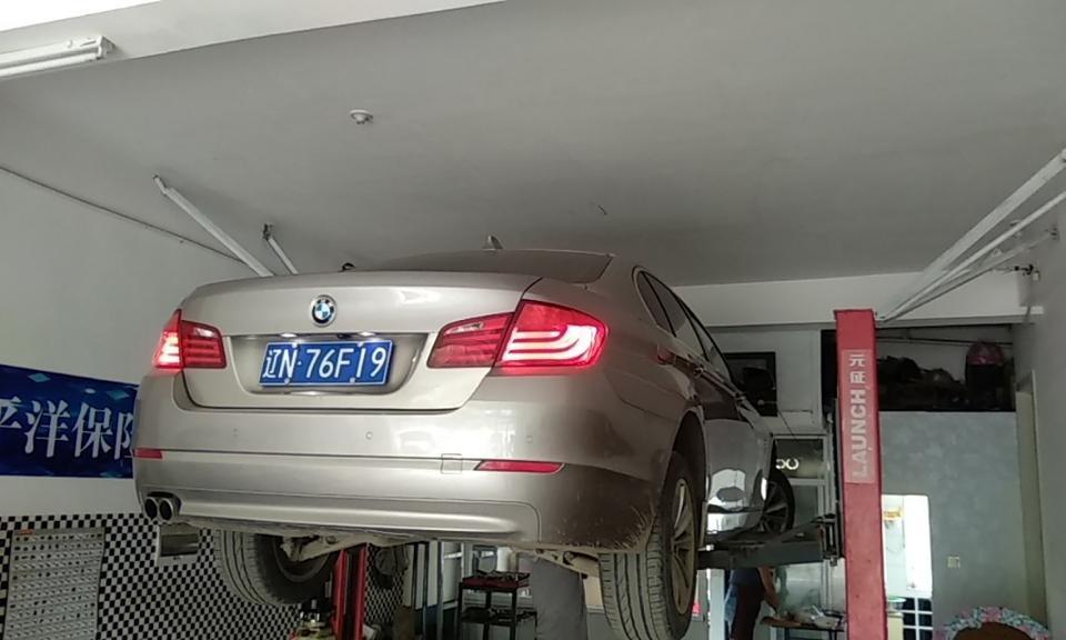 宝马5系-宝马523i的发动机号在哪？
