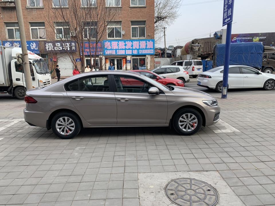 打算在 19宝来自动时尚和19英朗1.3t中间选择，配置各方面都对比了好久 ，感觉很纠结，我这里落地价差不多，大家有什么看法