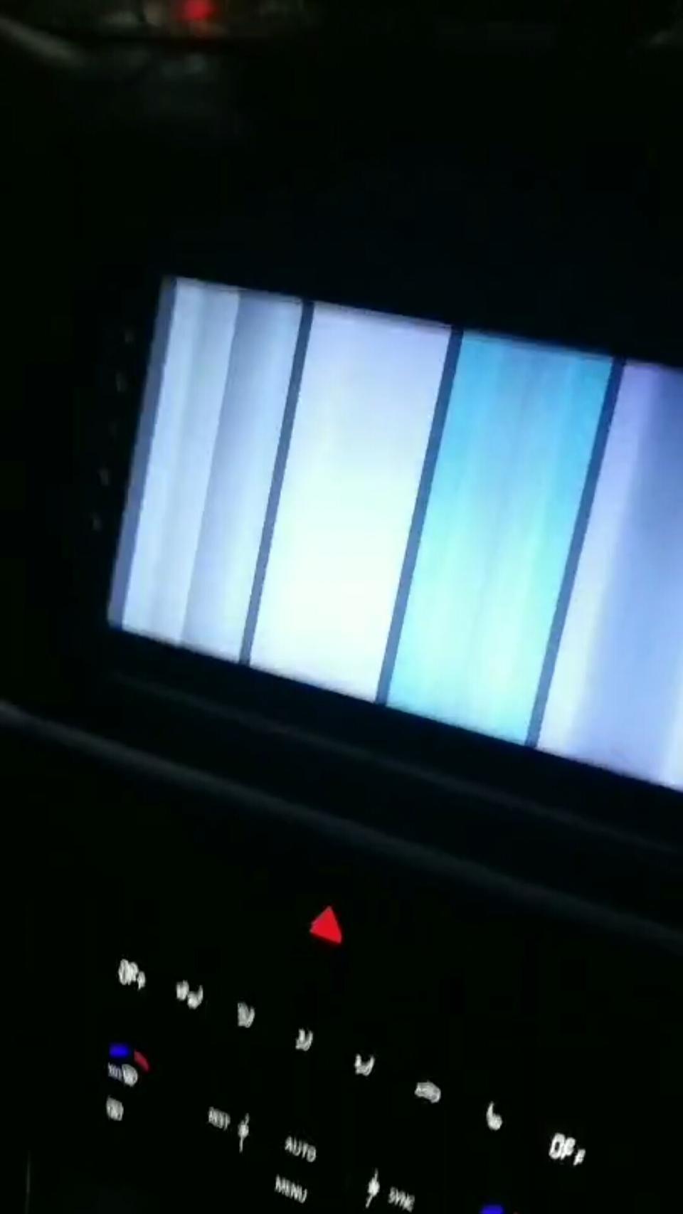 4S店探岳送的安卓中控大屏，用了一段时间忽然花屏了，然后用用又好了，不知道怎么回事？