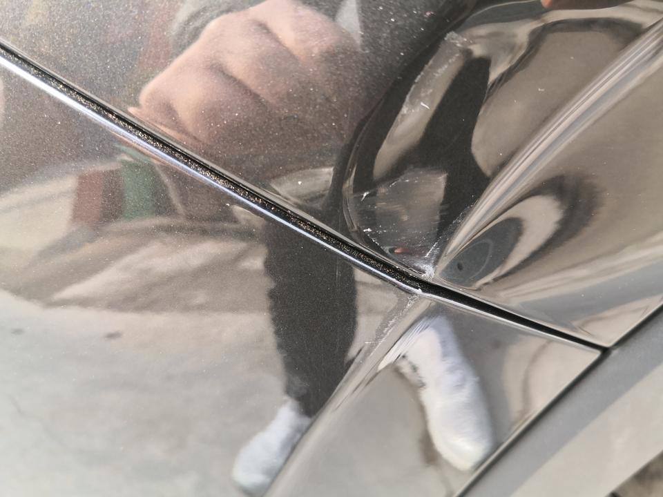 探岳-这个坑怎么处理？我不想新车喷漆啊，真是太恶心了，停的好好的被人碰了