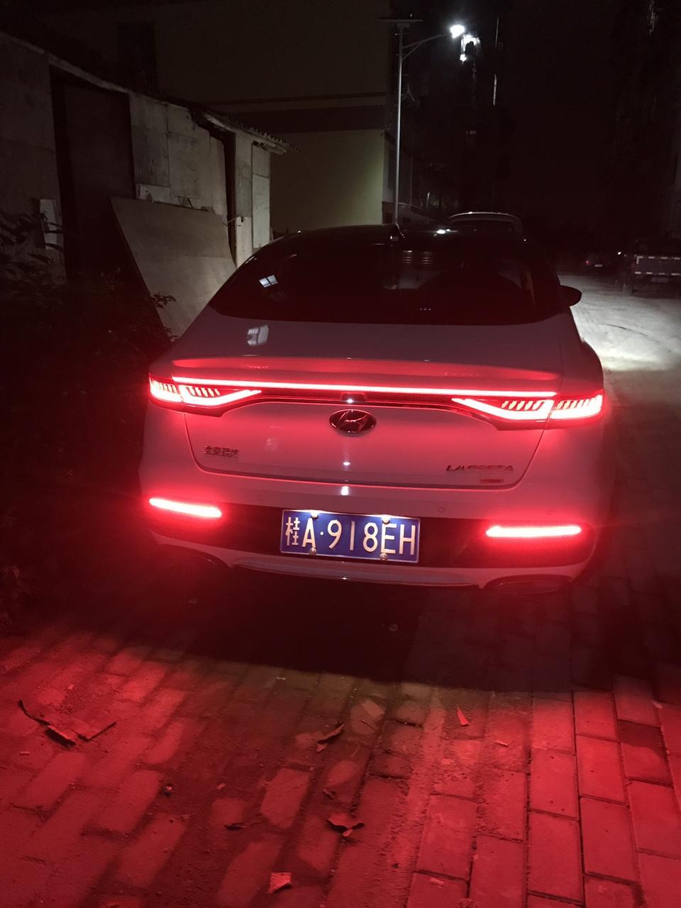 菲斯塔-为什么以前刚买车的时候按个解锁自动大灯就亮了，现在为什么没了，要启动才亮，以前都不是这样的