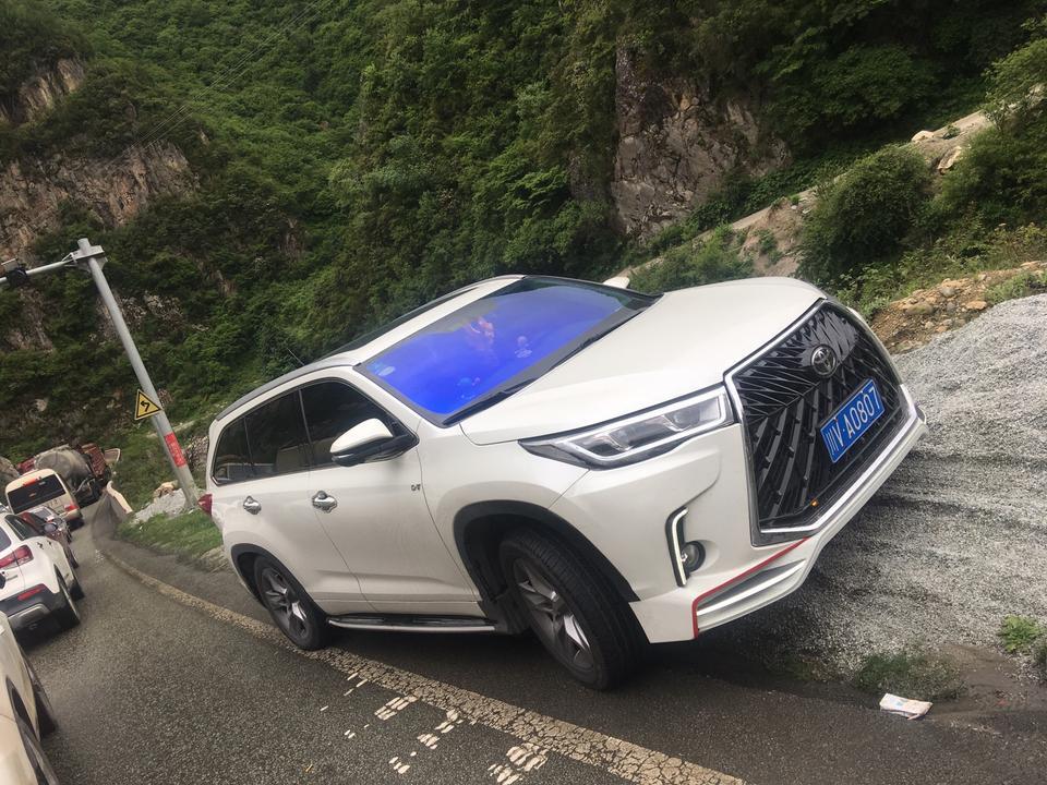 rav4荣放-这个是什么型号呢？今天刚好在路上碰到