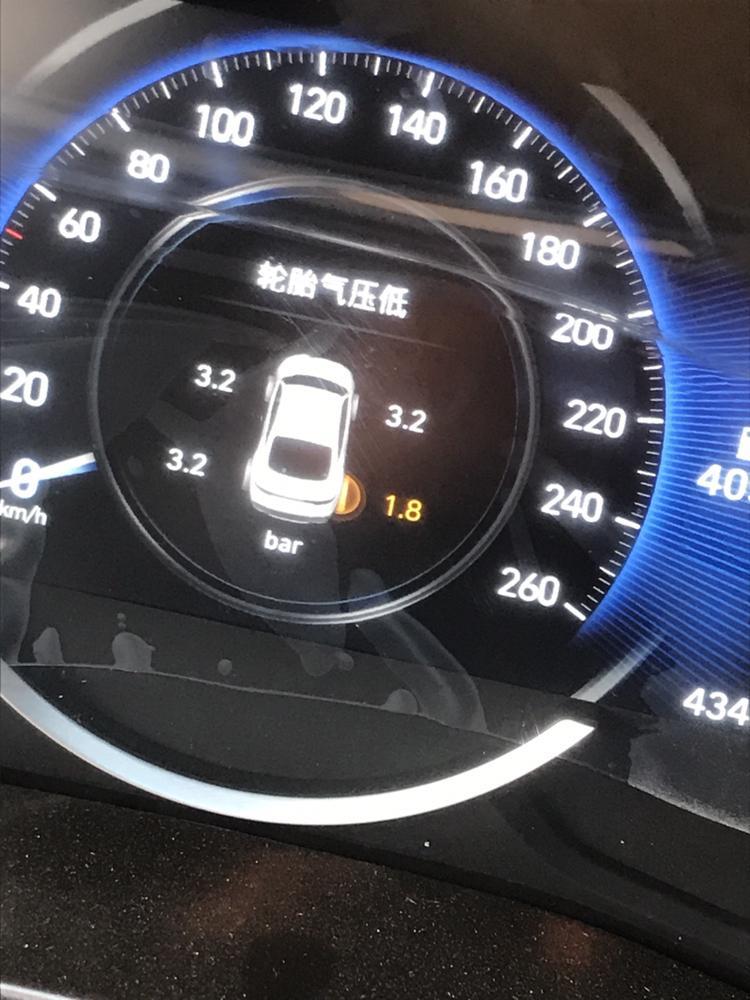 菲斯塔-为什么老就这一个轮胎气压低，上次打过气了，还是这样，新车回来才半个月